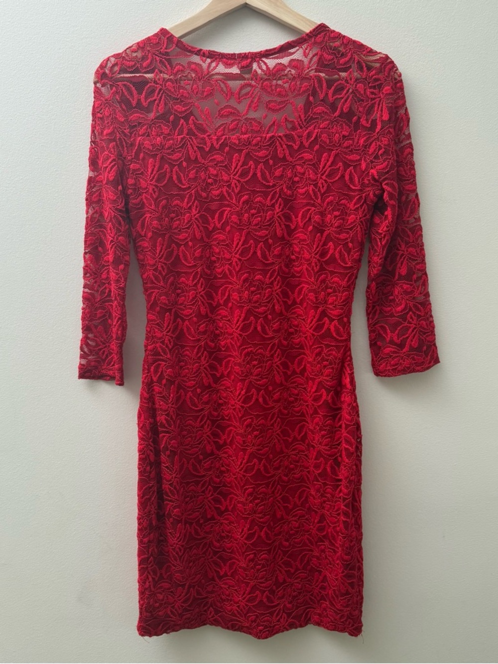 GUESS Red Floral Lace Long Sleeve Sheath Dress - Picture 7 of 9